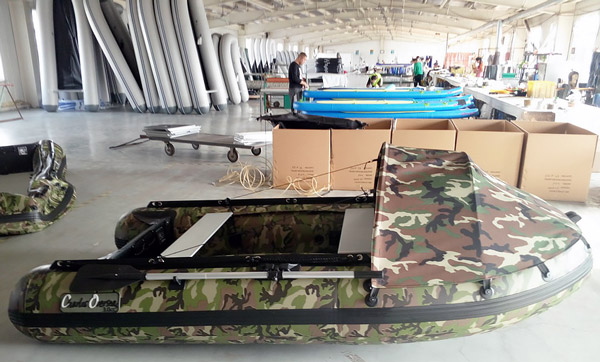 Usine bateaux pneumatiques Charles Oversea