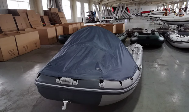 Usine bateaux pneumatiques Charles Oversea